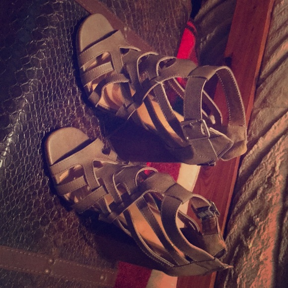 Shoes - Picture 2 of 4